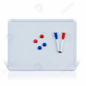 Tableau blanc magnétique avec marqueurs et aimants sur fond blanc.